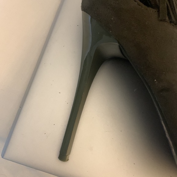 Green suede shoe - Picture 2 of 2